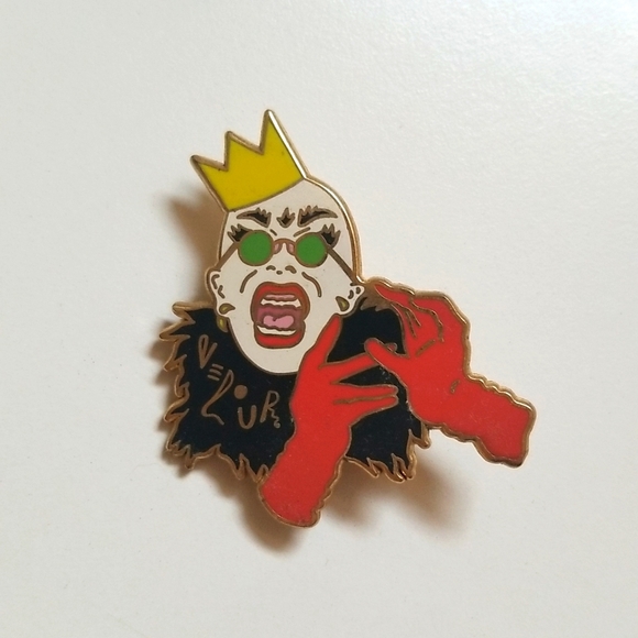 Sasha Velour Pin - Picture 1 of 3